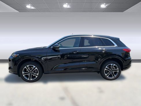 Used 2025 Audi Q5 Premium w/ Convenience Package AWD/4WD image 2