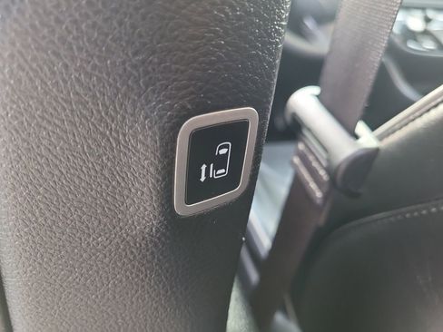 Certified 2025 Chrysler Pacifica Limited image 12