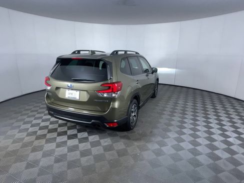 Used 2023 Subaru Forester Premium image 8
