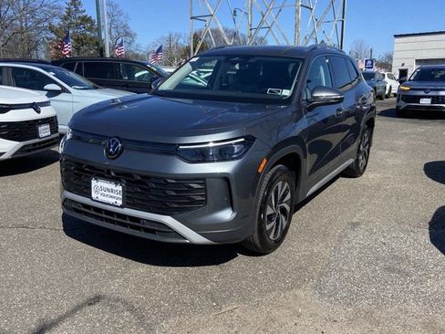 Used 2025 Volkswagen Tiguan S image 8