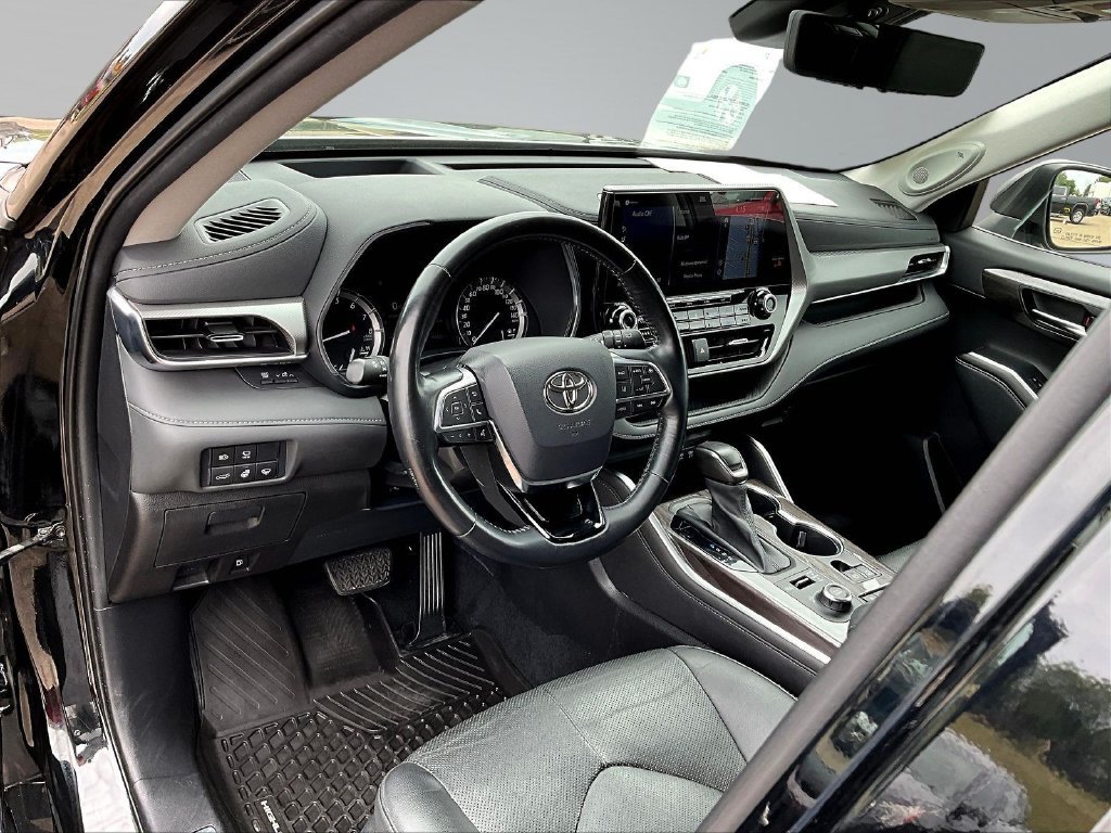 Used 2021 Toyota Highlander Limited AWD/4WD image 19