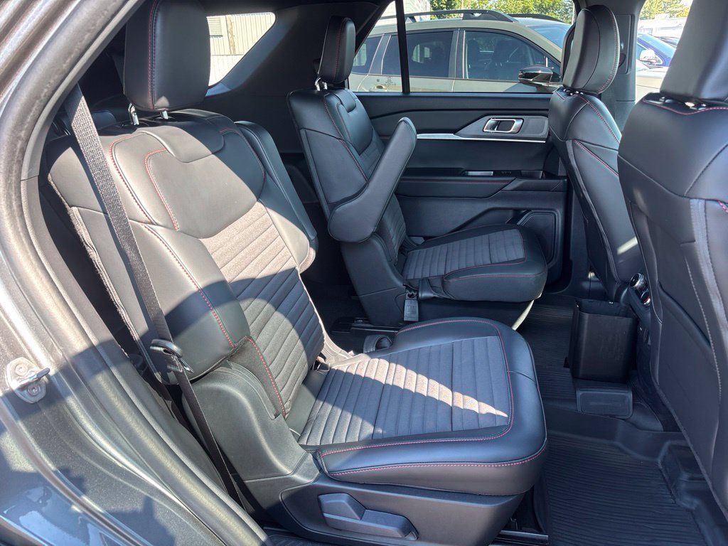 Used 2025 Ford Explorer ST-Line AWD/4WD image 39