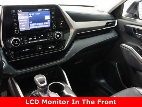 Used 2020 Toyota Highlander XLE image 16