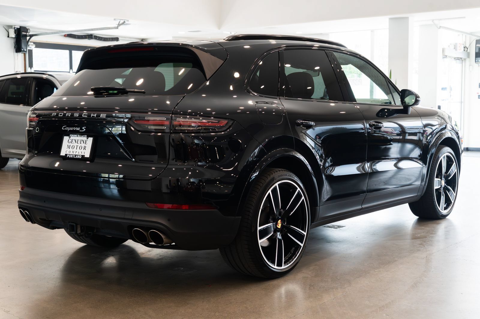 Used 2023 Porsche Cayenne S AWD/4WD image 4