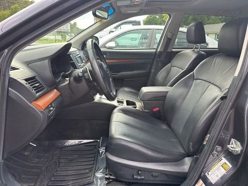 Used 2013 Subaru Outback 2.5i Limited w/ Moonroof Pkg AWD/4WD image 12
