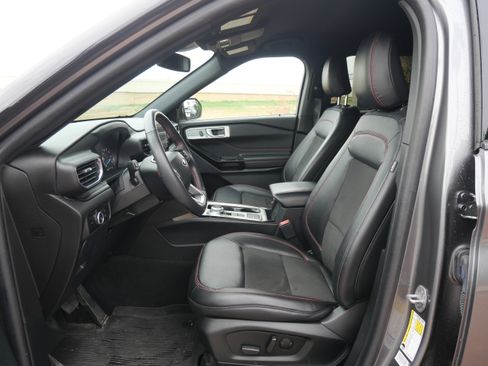 Used 2023 Ford Explorer ST-Line w/ Class IV Trailer Tow Package image 8