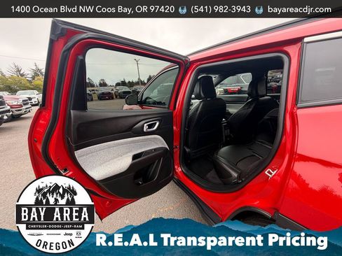 Used 2024 Jeep Compass Latitude AWD/4WD image 15