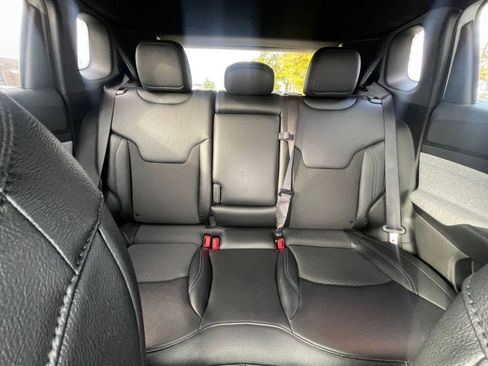 Used 2025 Jeep Compass Latitude image 38