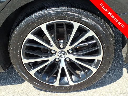 Used 2019 Toyota Camry SE w/ Convenience Package image 11