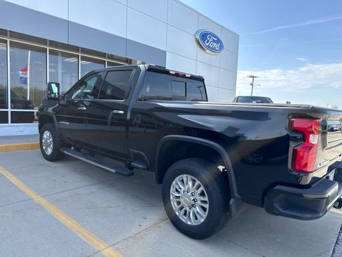 Used 2022 Chevrolet Silverado 2500 High Country image 9