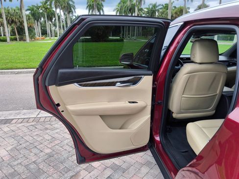 Used 2017 Cadillac XT5 FWD image 21