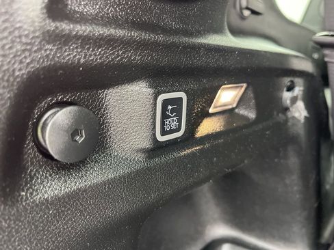 Used 2023 Jeep Grand Cherokee L Laredo image 38