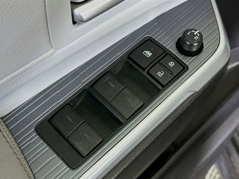 Used 2025 Toyota Sienna XLE image 20