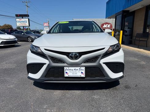 Used 2023 Toyota Camry SE FWD image 2