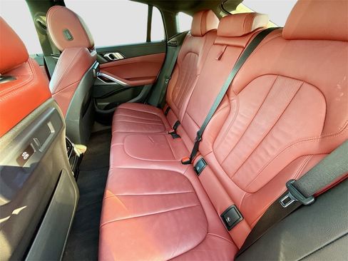 Used 2022 BMW X6 xDrive40i w/ M Sport Package image 24