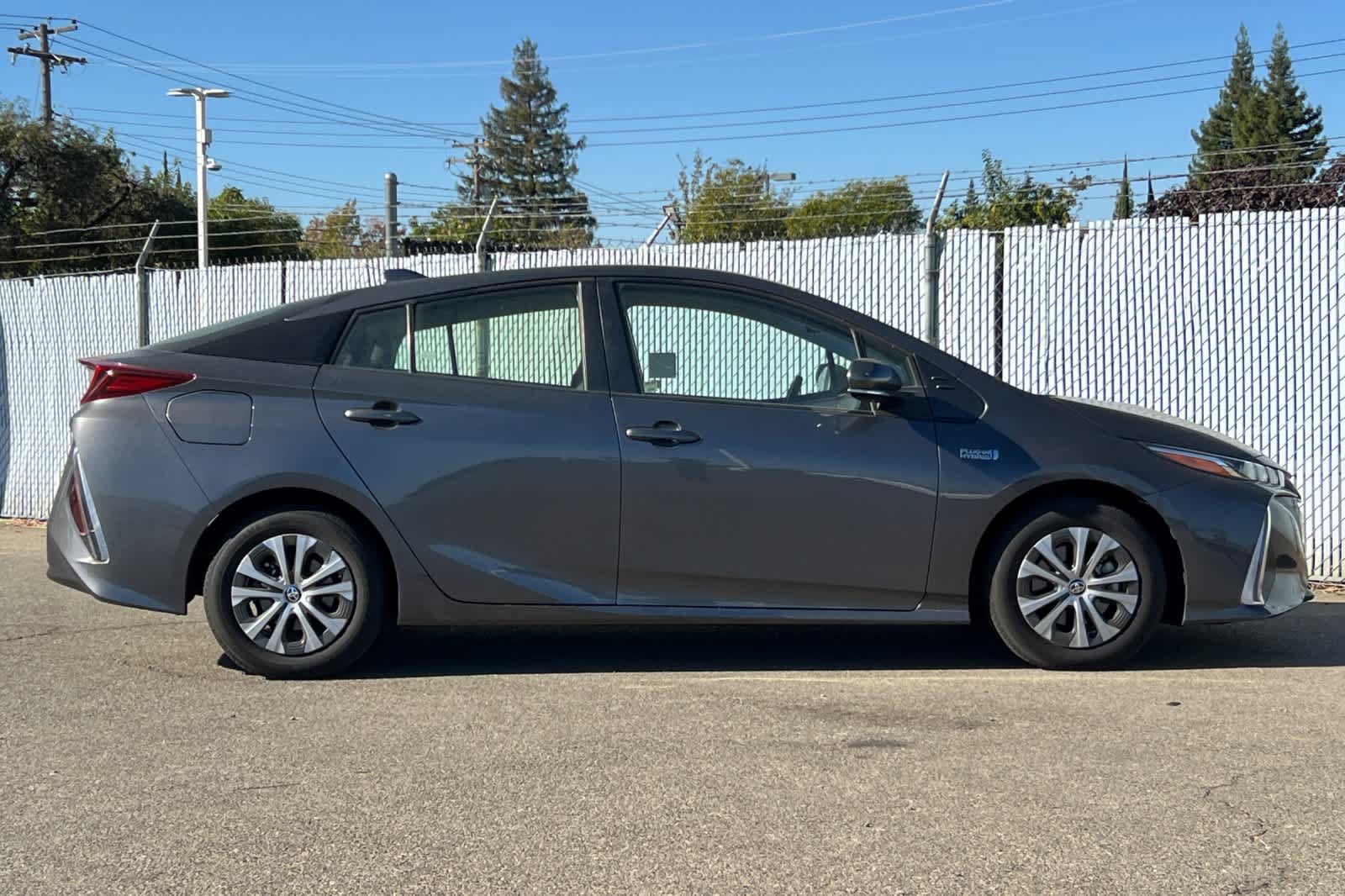 Used 2021 Toyota Prius Prime LE FWD image 6