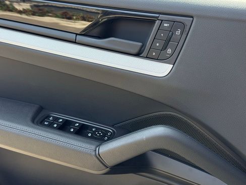 Certified 2024 Porsche Cayenne image 27