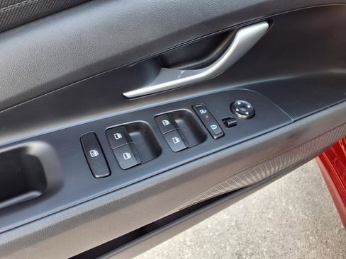 Used 2025 Hyundai Elantra Blue image 28