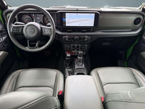 Used 2025 Jeep Gladiator Mojave w/ Convenience Group AWD/4WD image 27