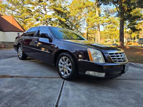 Used 2008 Cadillac DTS Luxury II image 33