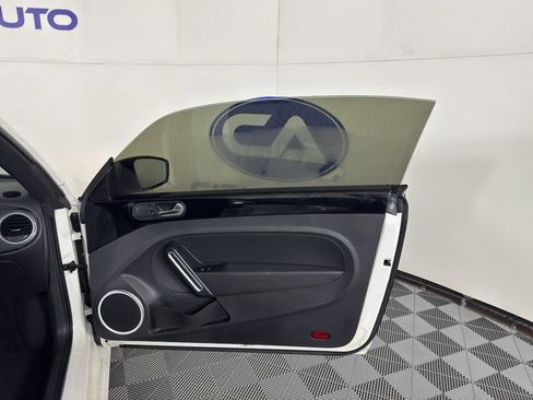Used 2013 Volkswagen Beetle 2.0T image 31