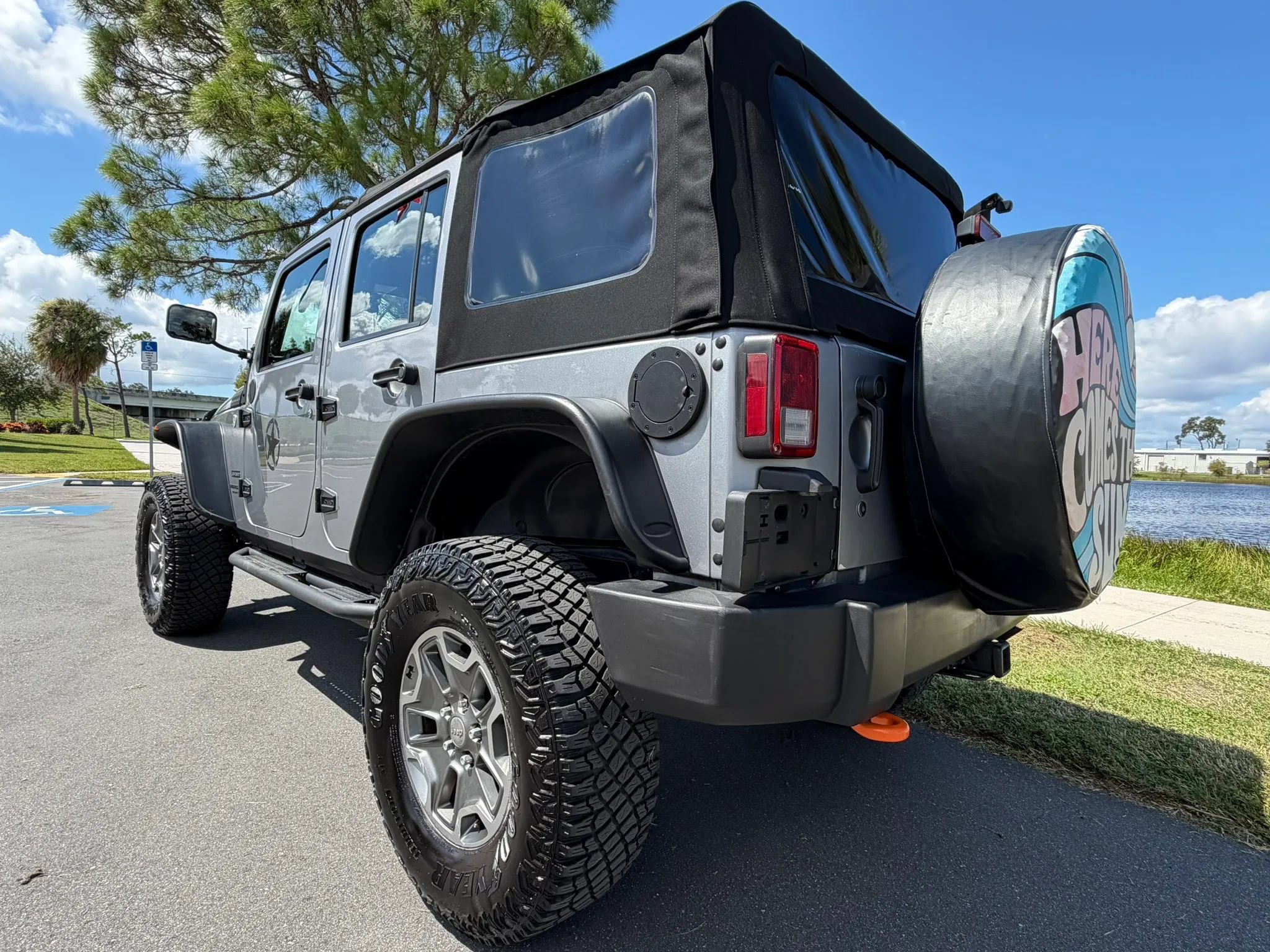Used 2016 Jeep Wrangler Unlimited Sport w/ Connectivity Group AWD/4WD image 7