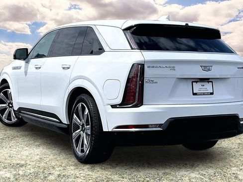 Certified 2025 Cadillac Escalade IQ Luxury 2 w/ LPO, Premium Carpet Package AWD/4WD image 4