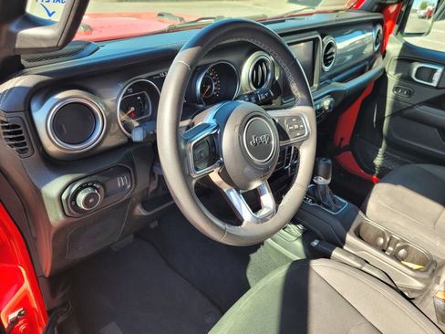 Used 2023 Jeep Wrangler Unlimited Sahara AWD/4WD image 15