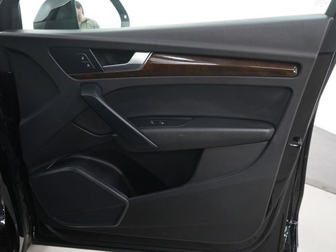 Used 2019 Audi Q5 Premium image 12