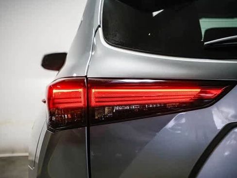 Certified 2023 Toyota Highlander LE image 10