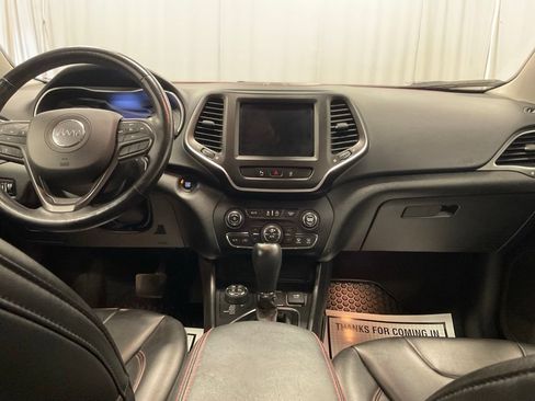 Used 2021 Jeep Cherokee Trailhawk AWD/4WD image 6
