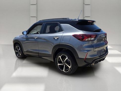 Used 2021 Chevrolet TrailBlazer RS w/ Technology Package FWD image 3