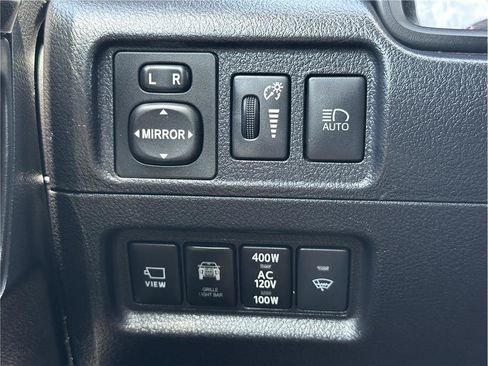 Used 2022 Toyota 4Runner TRD Off-Road Premium AWD/4WD image 29