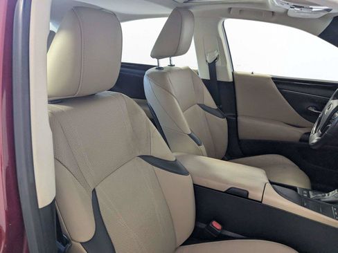 Used 2020 Lexus ES 300h w/ Accessory Package FWD image 33