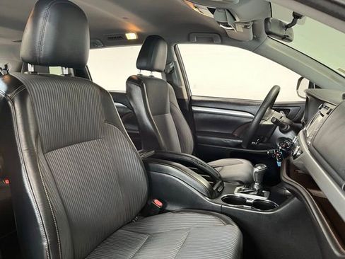 Used 2015 Toyota Highlander Plus AWD/4WD image 10