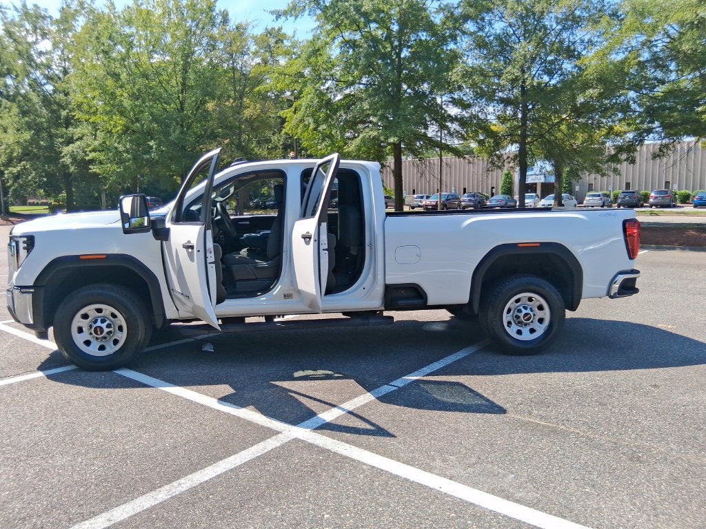 Used 2024 GMC Sierra 2500 Pro w/ Convenience Package AWD/4WD image 18