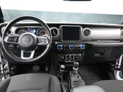Used 2020 Jeep Wrangler Unlimited Sahara AWD/4WD image 15