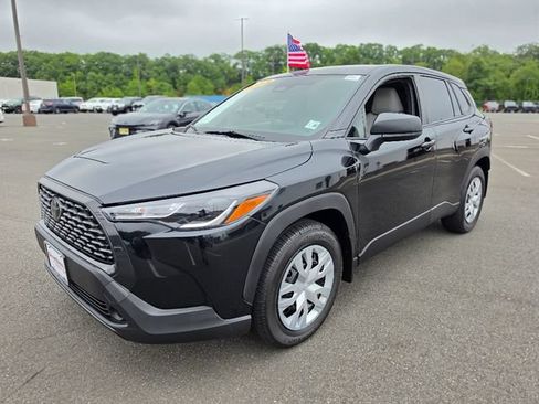 Used 2023 Toyota Corolla Cross L AWD/4WD image 3