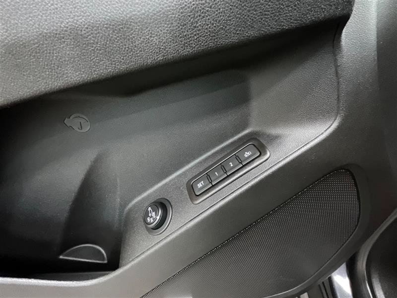 Used 2022 Chevrolet Equinox Premier AWD/4WD image 24