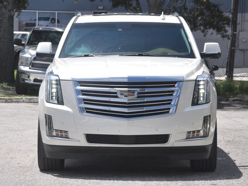 Used 2015 Cadillac Escalade Platinum RWD image 9
