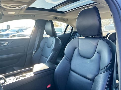 Used 2022 Volvo S60 B5 Momentum w/ Premium Package image 8