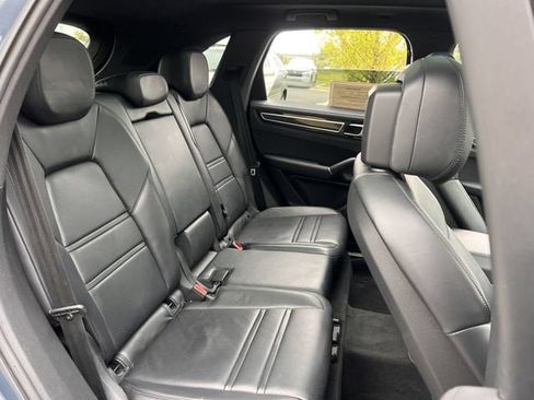 Used 2019 Porsche Cayenne w/ Premium Plus Package AWD/4WD image 33