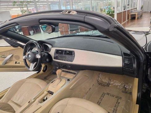 Used 2005 BMW Z4 2.5i RWD image 14
