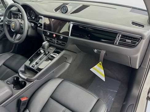 New 2025 Porsche Macan image 31