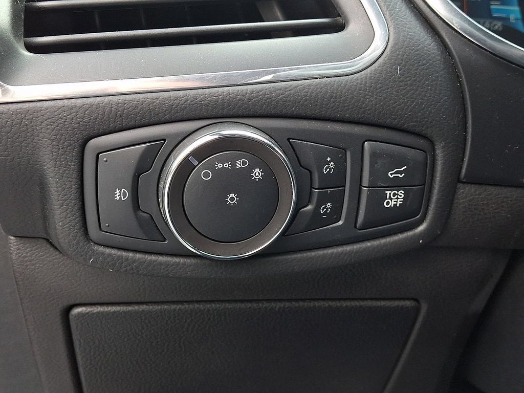 Used 2020 Ford Edge Titanium w/ Equipment Group 301A AWD/4WD image 25