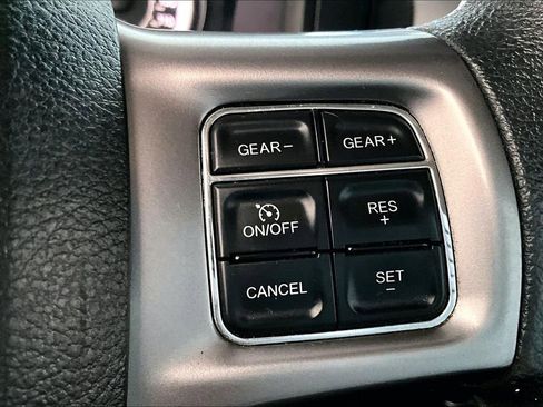 Used 2021 RAM 1500 Classic SLT RWD image 12