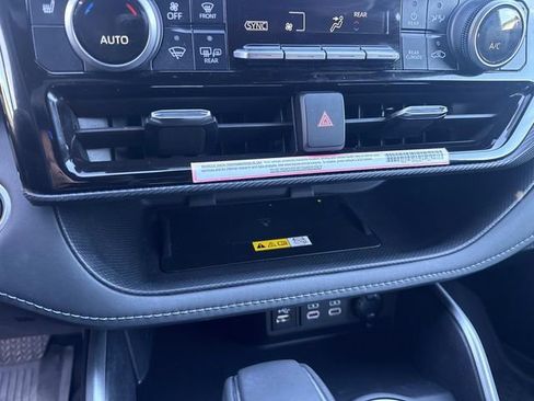 Used 2024 Toyota Highlander XSE image 25
