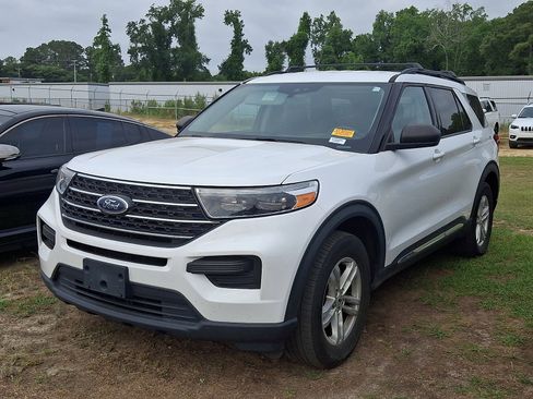 Certified 2021 Ford Explorer XLT w/ Class III Trailer Tow Package AWD/4WD image 3