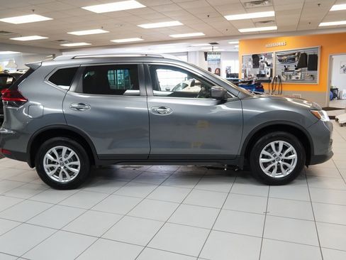 Used 2020 Nissan Rogue SV image 13