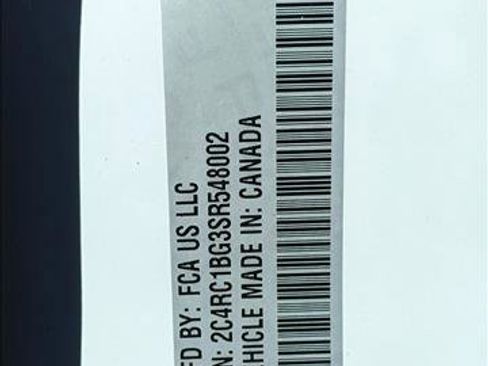 Used 2025 Chrysler Pacifica Select image 23